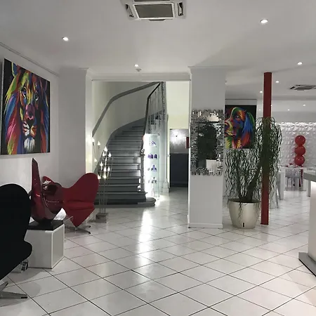 Otel Le Capitole 2*